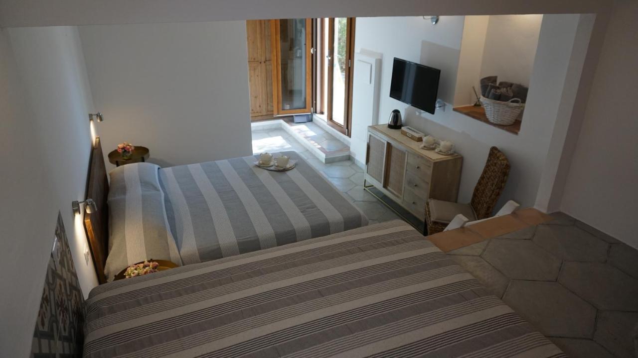 Li Petri Manni Bed & Breakfast Olbia Exterior photo