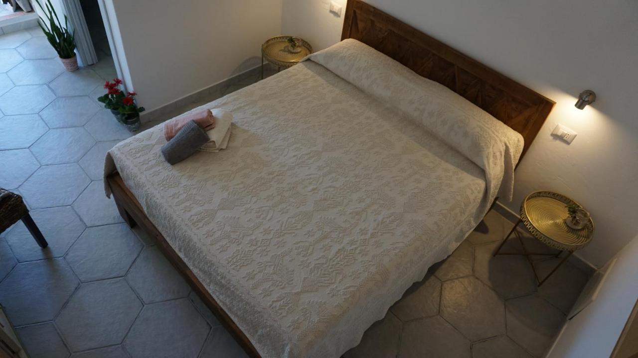Li Petri Manni Bed & Breakfast Olbia Exterior photo